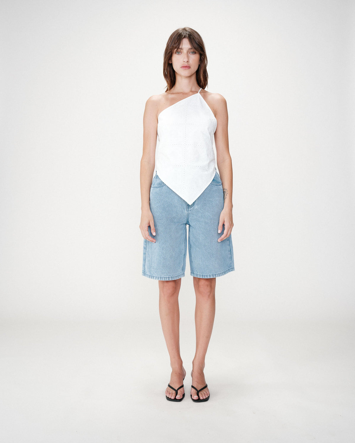 Top en coton brodé asymétrique dos nu white Waiting