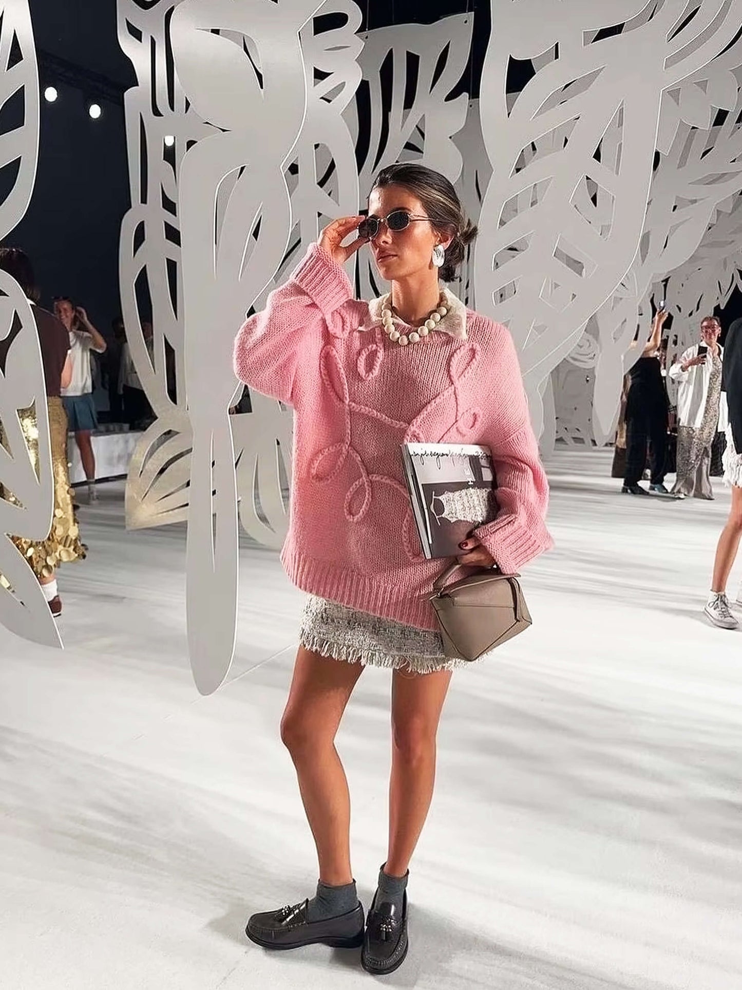 Madeleine | Pull Femme Oversize Col Rond à Motifs Brodés Élégants