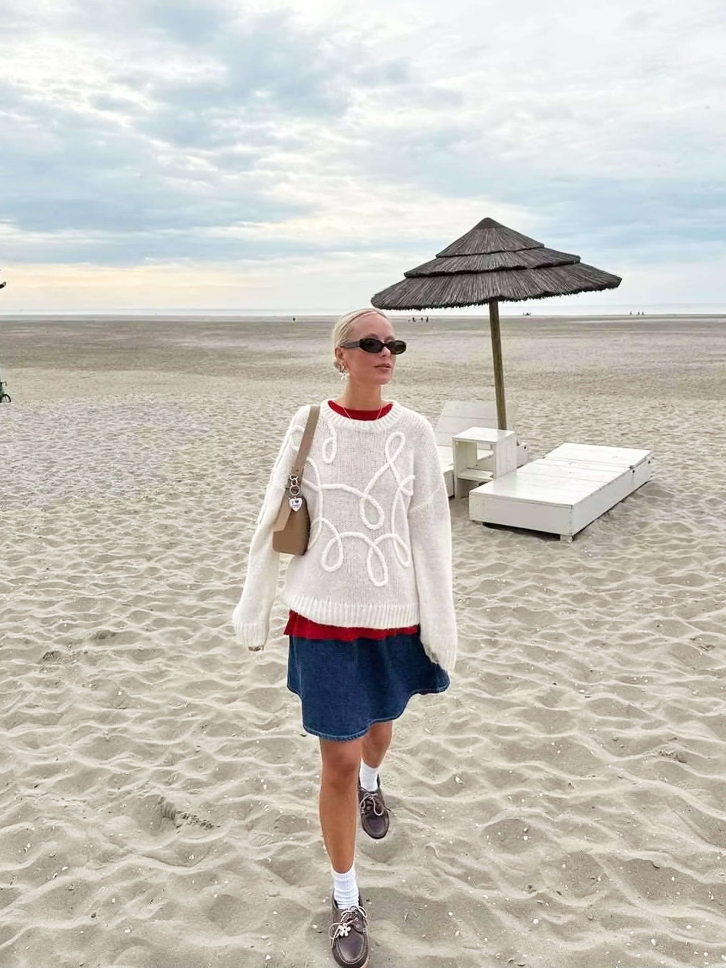 Madeleine | Pull Femme Oversize Col Rond à Motifs Brodés Élégants