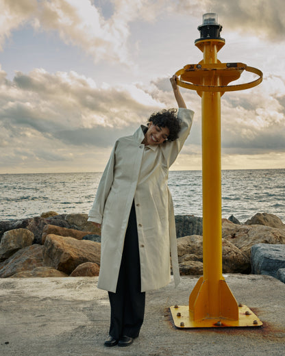 Trench-coat long en vinyle ceinturé vanille Velours